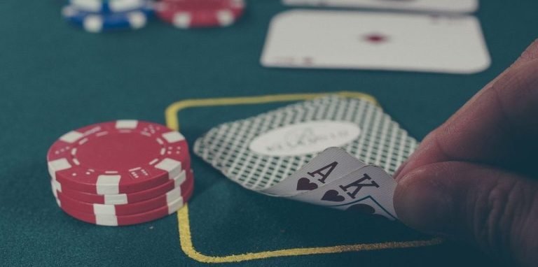 Layar perangkat lunak taruhan olahraga dan slot online anekatoto di perangkat mobile